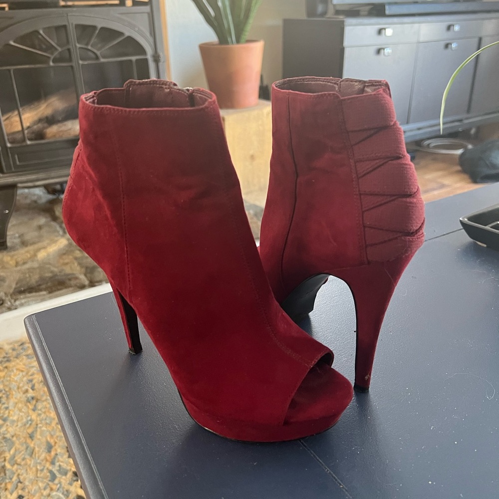 Nine West burgundy 5inch beautiful heals